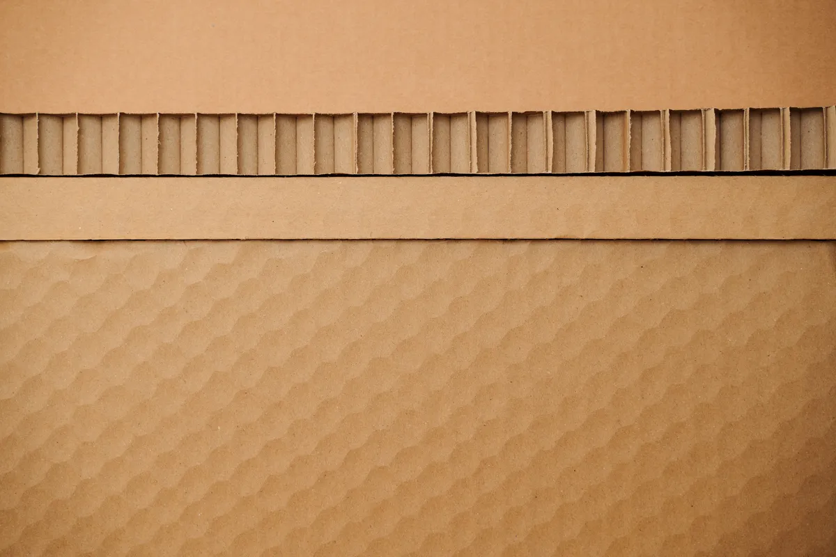 Découvrez la polyvalence du carton alvéolaire pour vos projets de bricolage et d'emballage!